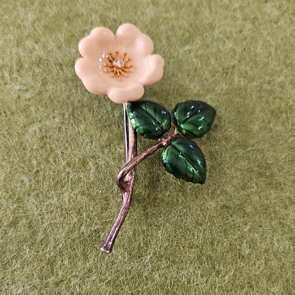 Vtg Metropolitan Museum of Arts Dog Rose Brooch MMA CMA